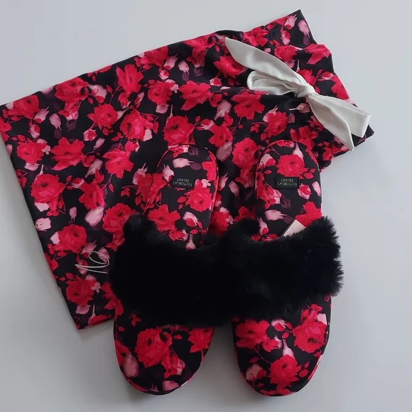 Victoria's Secret Slippers - Picture 6 of 9